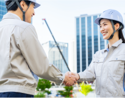 握手する施工管理